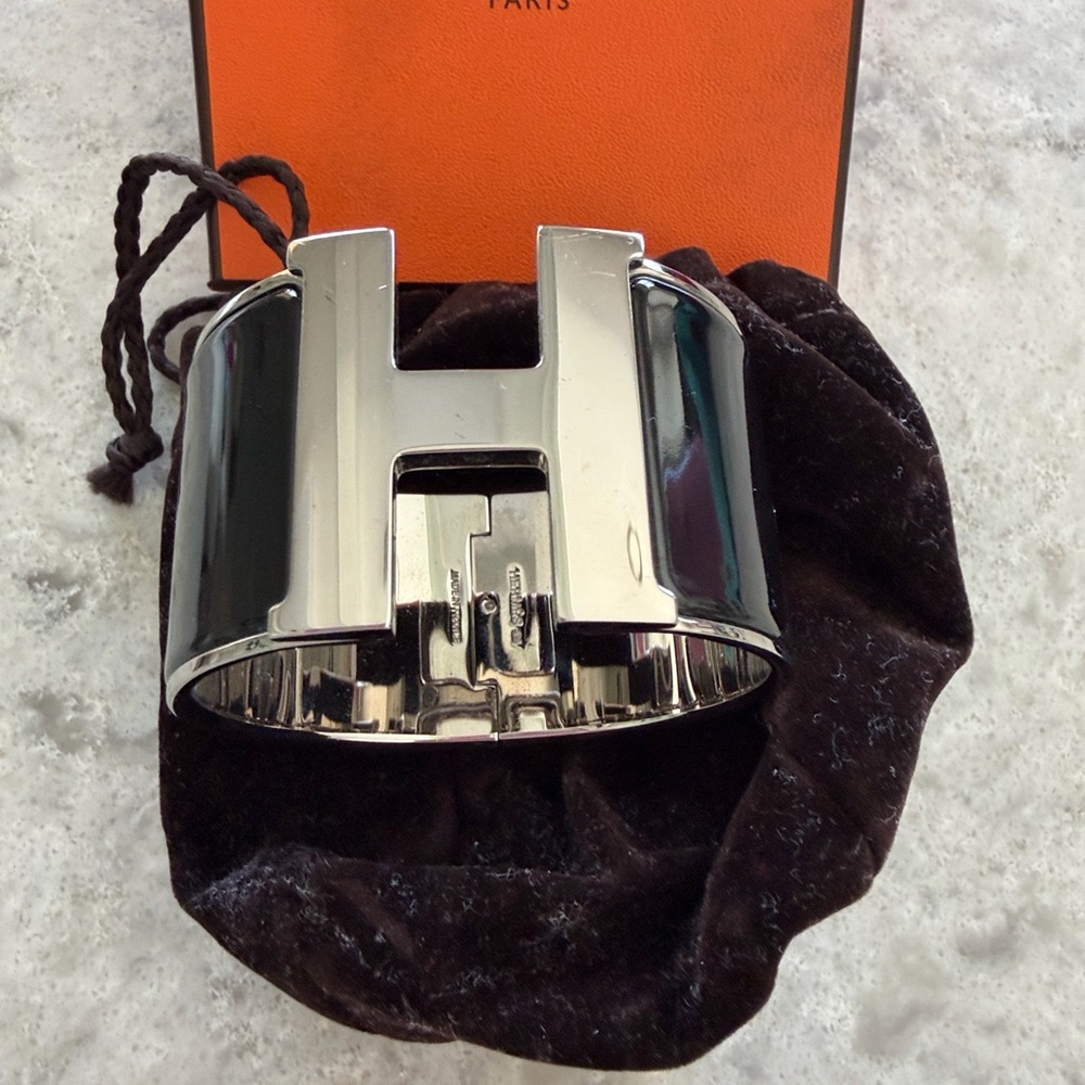 Hermes La Maison Black Enamel and Palladium 'H' Cuff Bracelet - Picture 3 of 14